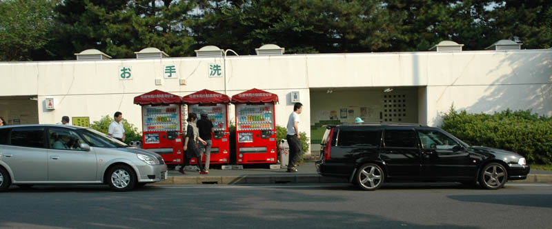 The pause that refreshes - clean and large rest stop